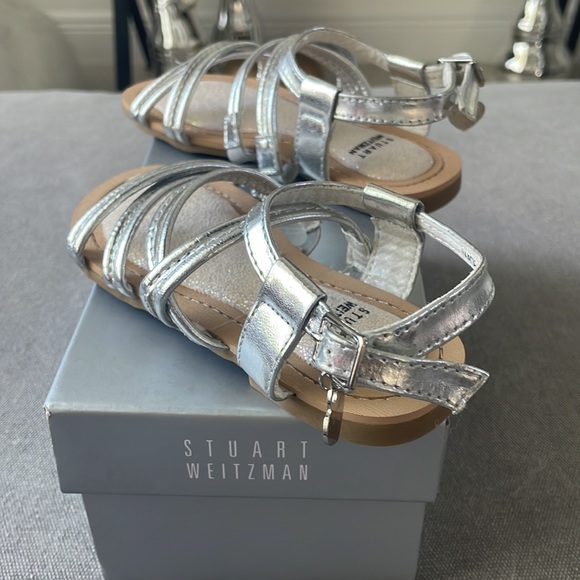 NEVER WORN Stuart Weitzman girls sandals - Picture 2 of 3